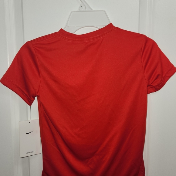 Nike Red Short Sleeve Tee Pixelated Swoosh - Picture 5 of 5